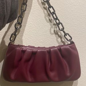 Maroon shoulder bag w chain detail